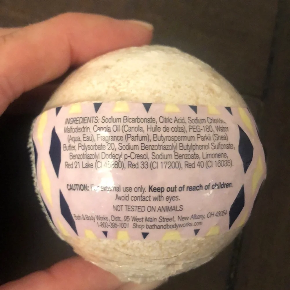 Bath fizzy pink jasmine and strawberry bath bomb